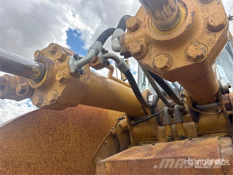 CAT 980G Колесни товарачи