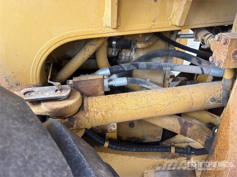 CAT 980G Колесни товарачи