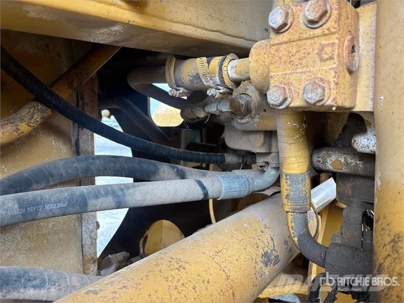 CAT 980G Колесни товарачи