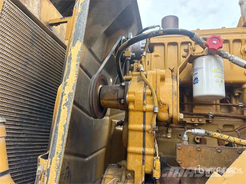 CAT 980G Колесни товарачи