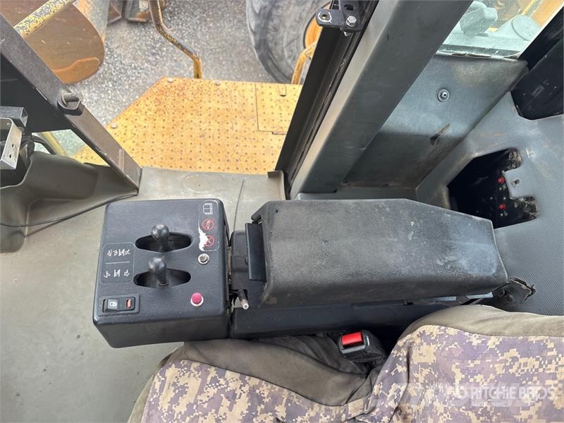 CAT 980G Колесни товарачи