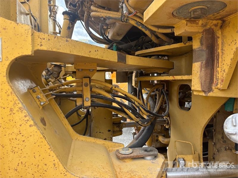 CAT 980G Колесни товарачи
