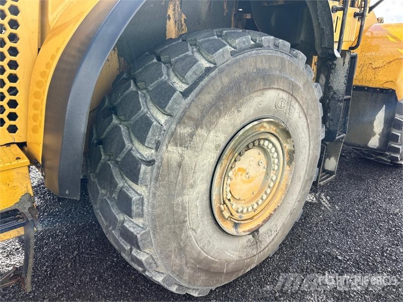 CAT 980K Gumikerekes homlokrakodók