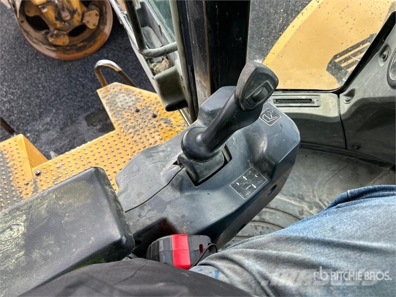 CAT 980K Gumikerekes homlokrakodók