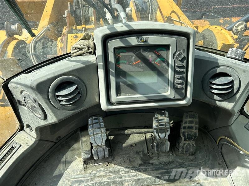CAT 980K Gumikerekes homlokrakodók