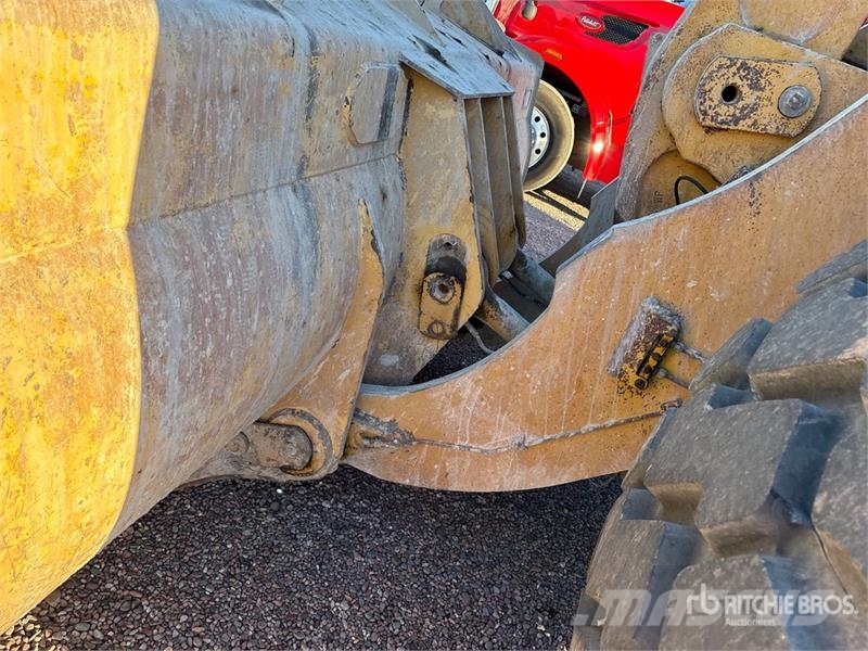 CAT 980M Kolesni nakladalci