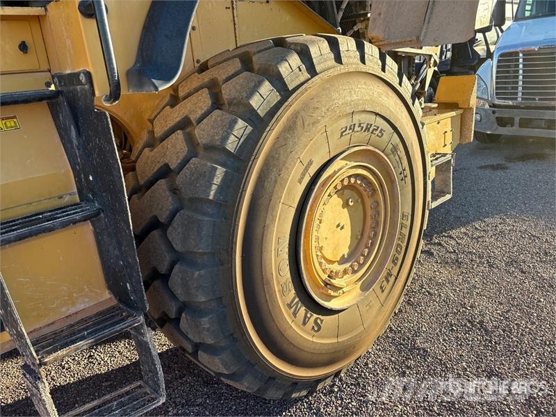 CAT 980M Kolesni nakladalci