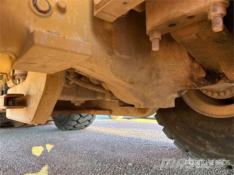 CAT 980M Kolesni nakladalci