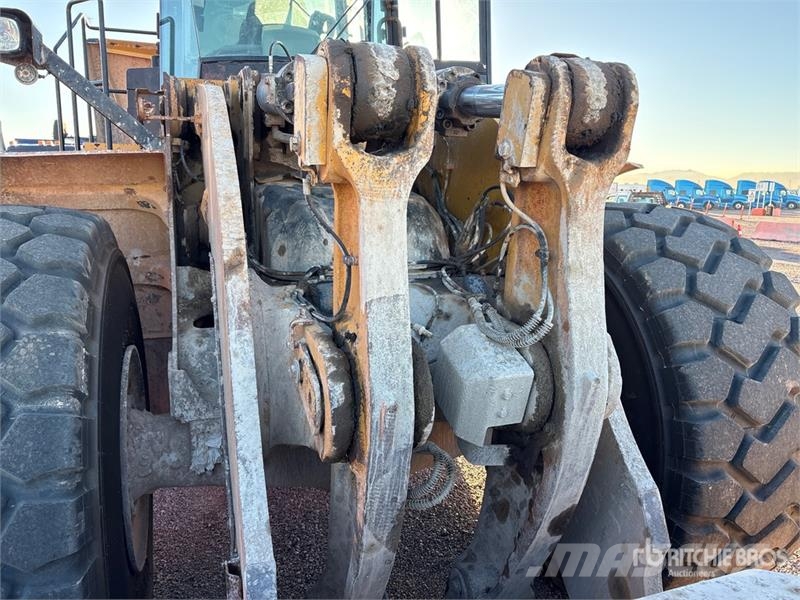 CAT 980M Kolesni nakladalci