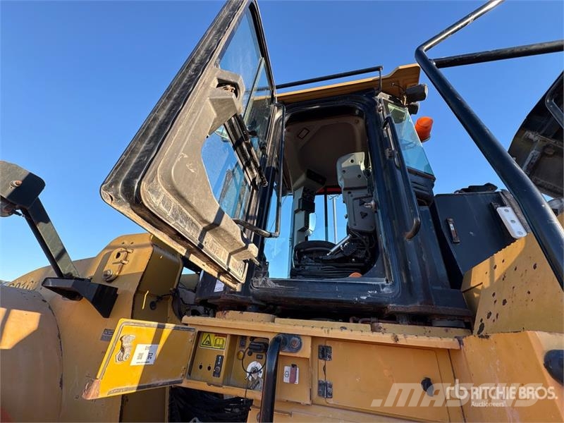 CAT 980M Kolesni nakladalci
