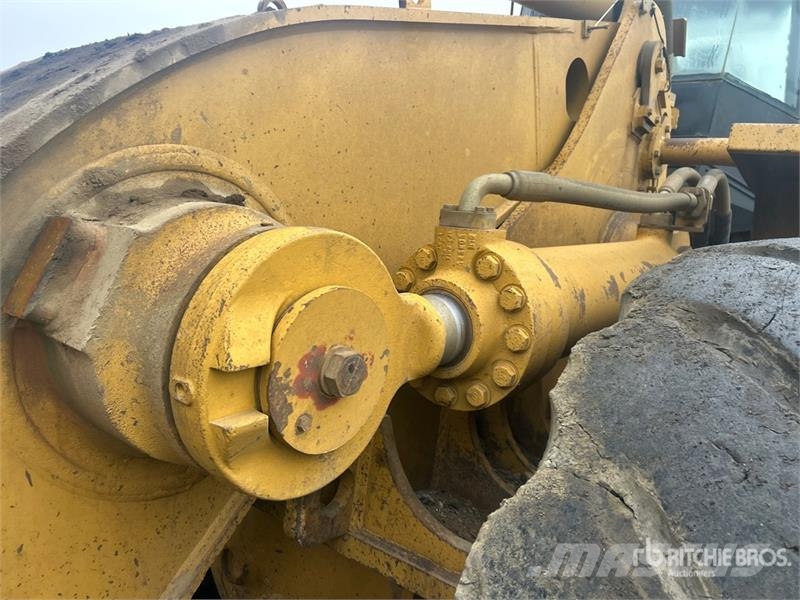 CAT 988H Chargeuse sur pneus