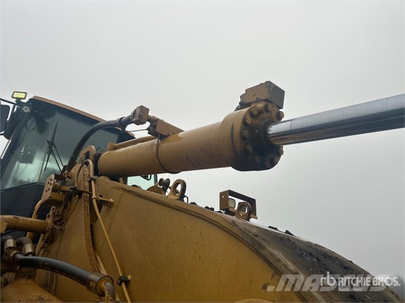 CAT 988H Chargeuse sur pneus