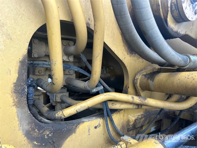 CAT 988H Chargeuse sur pneus