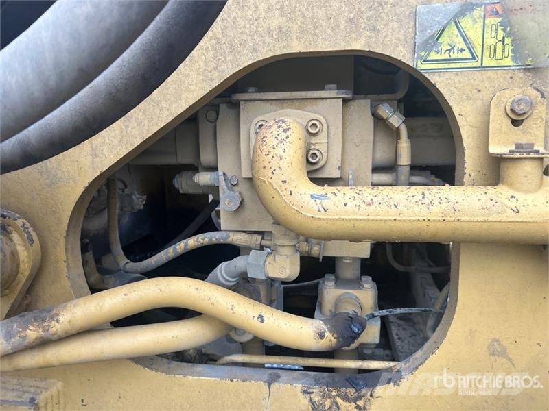 CAT 988H Chargeuse sur pneus