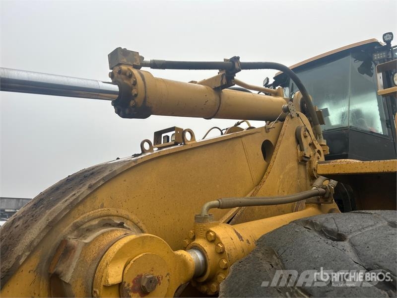 CAT 988H Chargeuse sur pneus