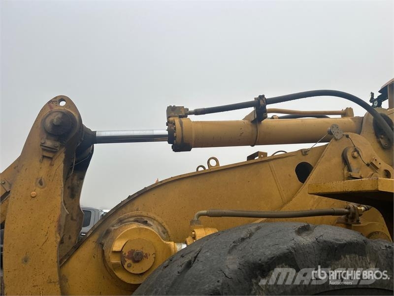 CAT 988H Chargeuse sur pneus
