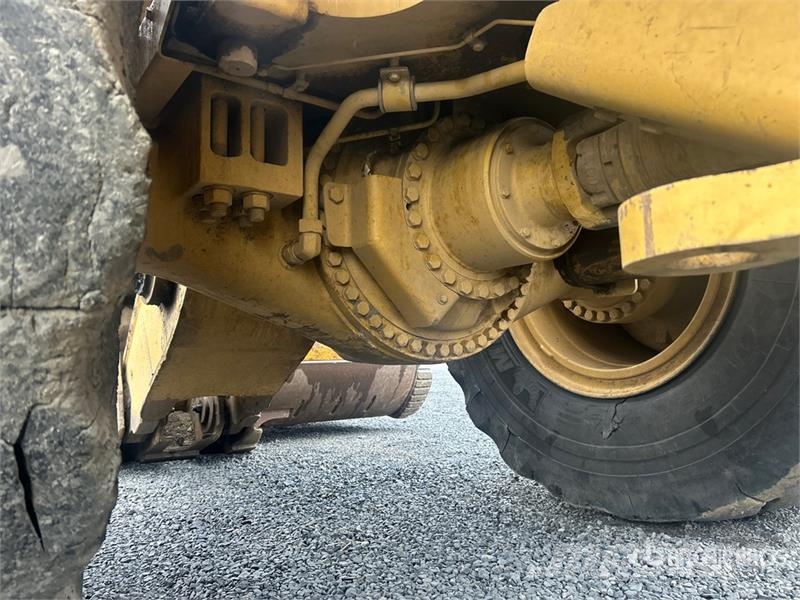 CAT 988H Chargeuse sur pneus
