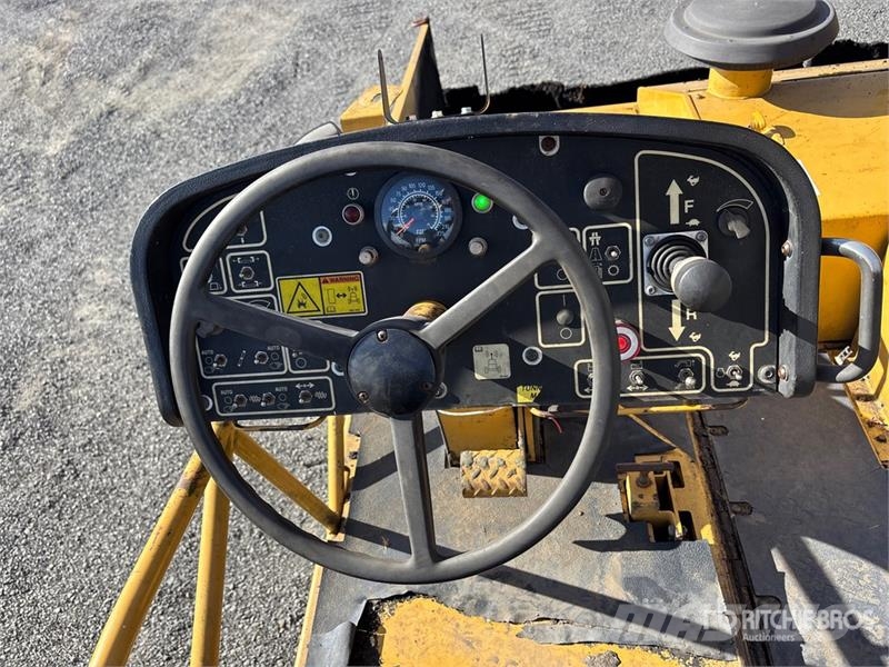 CAT AP-1055D Asfaltni finišerji