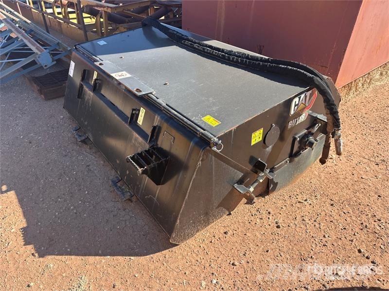 CAT BU118 80 in Skid Steer Broom 刷子配件