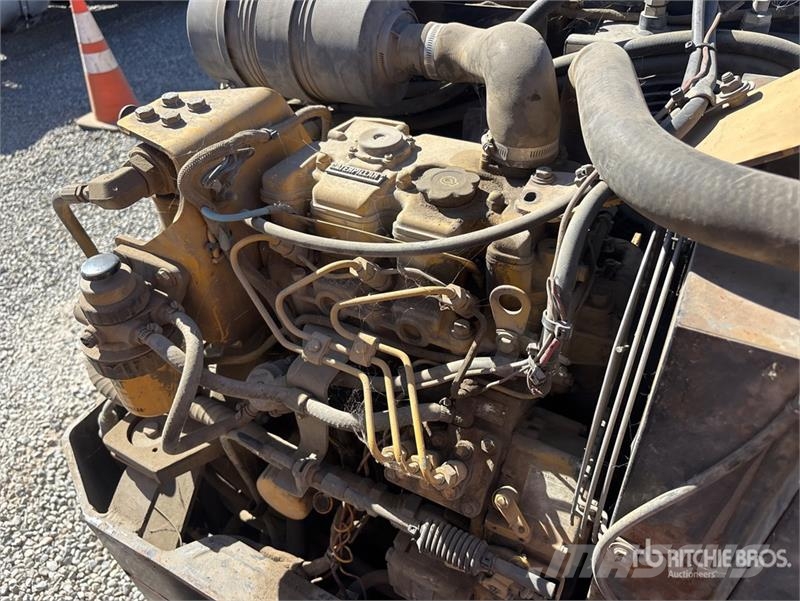 CAT CB-214E Double Drum Roller Divvalču grunts veltņi