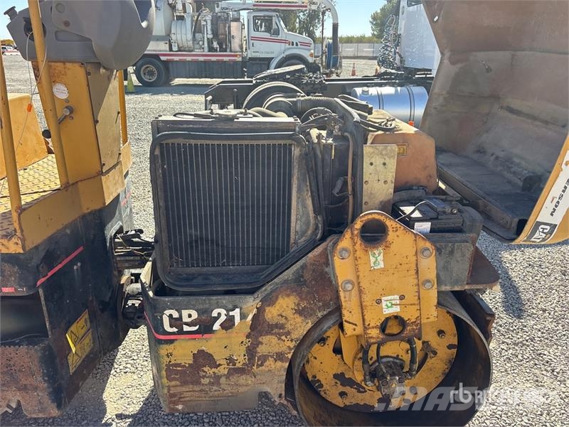 CAT CB-214E Double Drum Roller Divvalču grunts veltņi