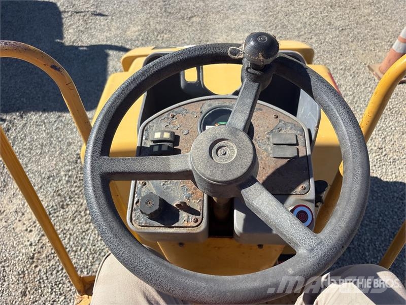 CAT CB-214E Double Drum Roller Divvalču grunts veltņi