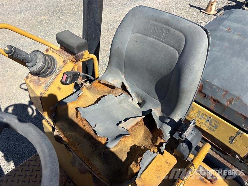 CAT CB-214E Double Drum Roller Divvalču grunts veltņi