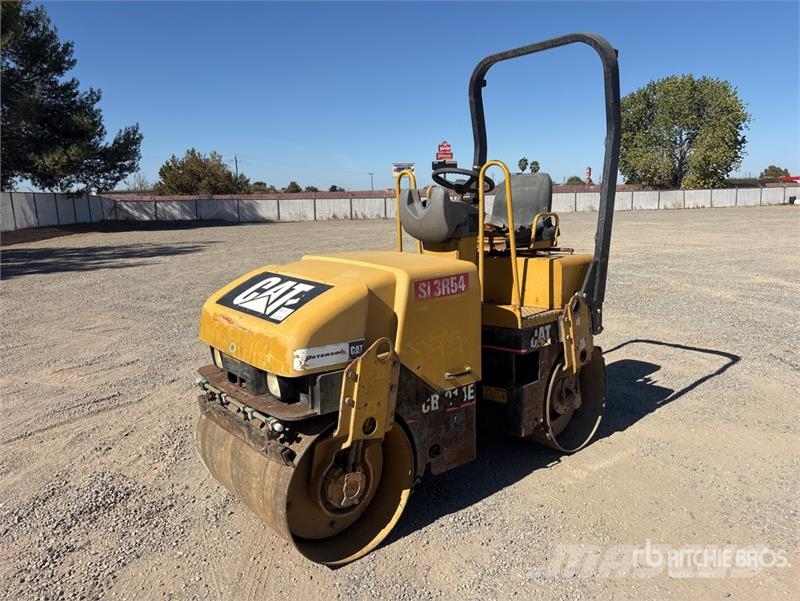 CAT CB-214E Double Drum Roller Divvalču grunts veltņi