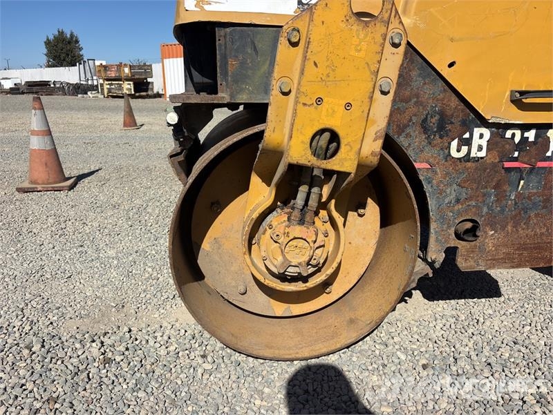 CAT CB214E Double Drum Roller Dvojni valjarji