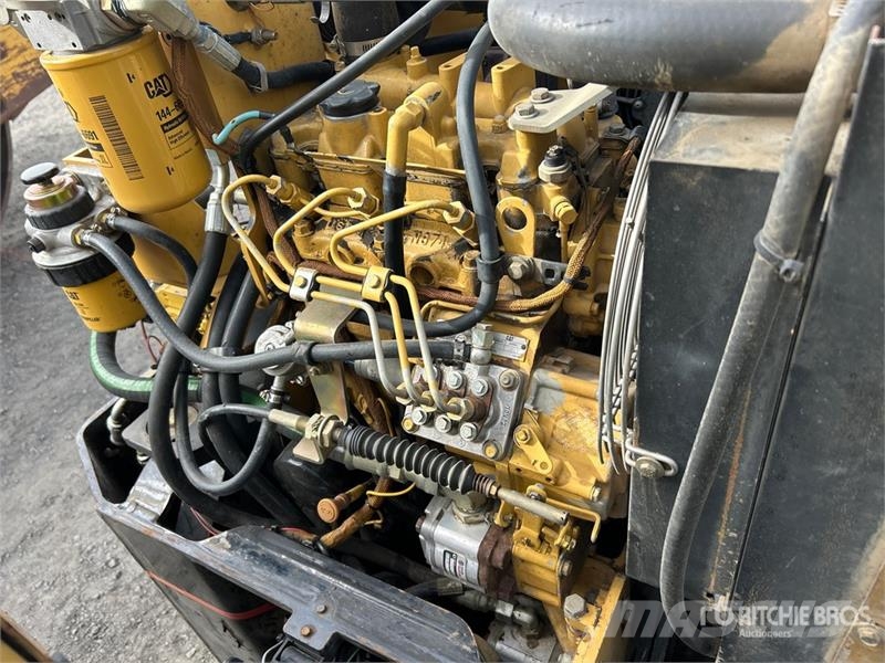 CAT CB224D Double Drum Roller 雙輪滾壓機