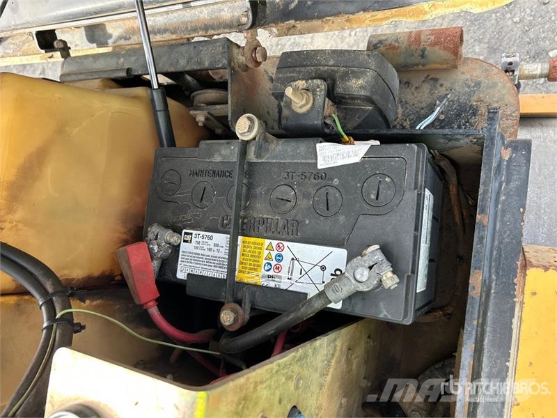 CAT CB224D Double Drum Roller 雙輪滾壓機