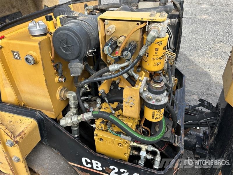 CAT CB224D Double Drum Roller 雙輪滾壓機