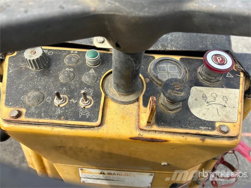 CAT CB224D Double Drum Roller 雙輪滾壓機