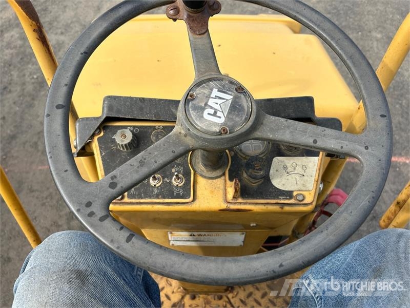 CAT CB224D Double Drum Roller 雙輪滾壓機