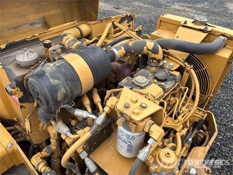 CAT CB224E Double Drum Roller Tandemrullid
