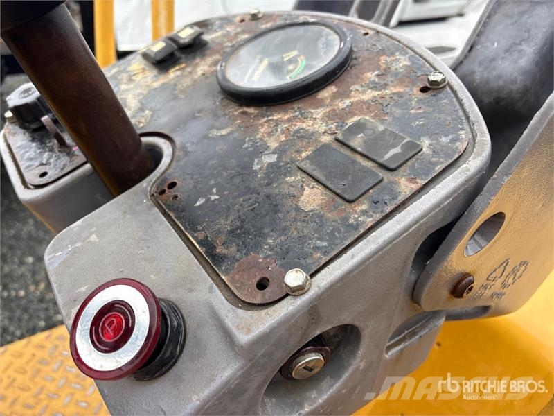 CAT CB224E Double Drum Roller Tandemrullid