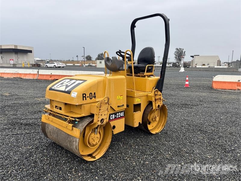 CAT CB224E Double Drum Roller Tandemrullid