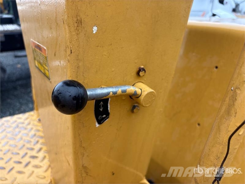 CAT CB224E Double Drum Roller Tandemrullid