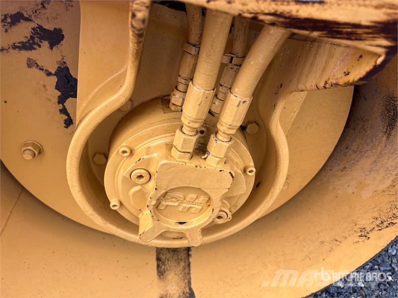 CAT CB224E Double Drum Roller Tandemrullid