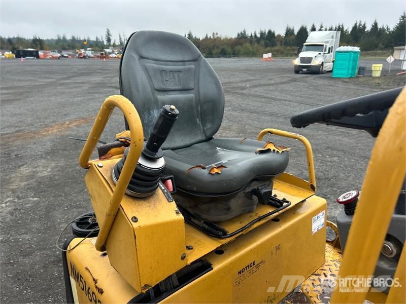 CAT CB224E Double Drum Roller Dvojni valjarji