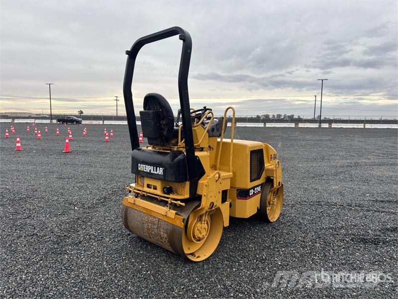 CAT CB224E Double Drum Roller Tandemrullid