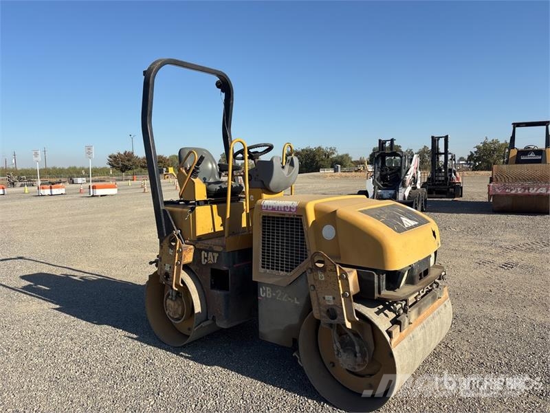 CAT CB224E Smooth Drum Compactor مداحل أحادية الأسطوانة
