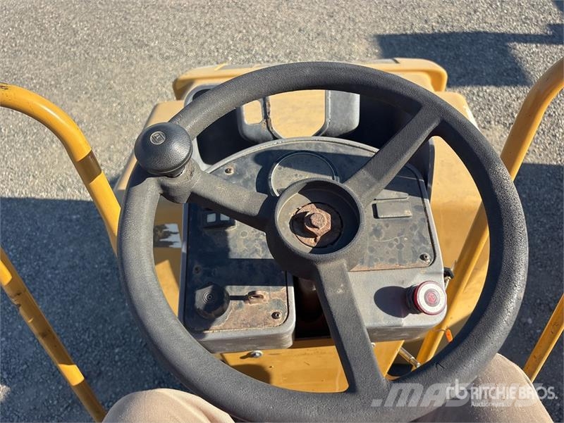 CAT CB224E Smooth Drum Compactor مداحل أحادية الأسطوانة