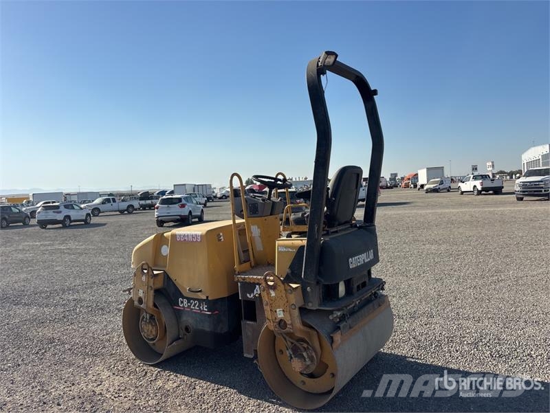 CAT CB224E Smooth Drum Compactor مداحل أحادية الأسطوانة