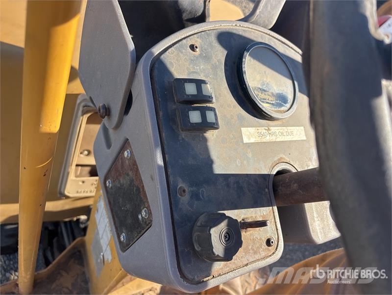 CAT CB224E Smooth Drum Compactor مداحل أحادية الأسطوانة