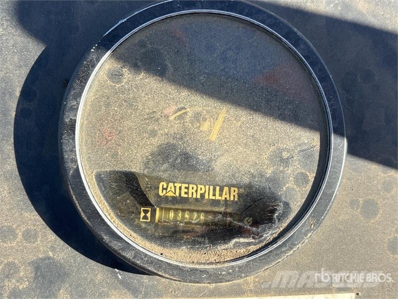 CAT CB224E Smooth Drum Compactor مداحل أحادية الأسطوانة