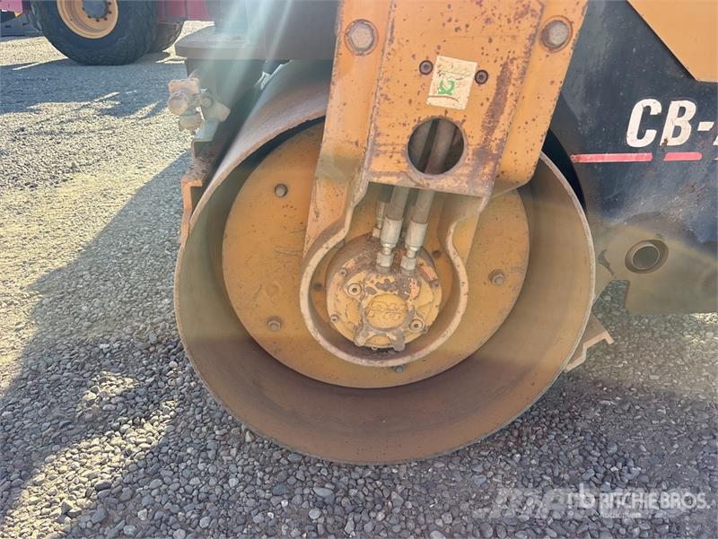 CAT CB224E Smooth Drum Compactor مداحل أحادية الأسطوانة