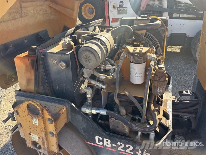 CAT CB224E Smooth Drum Compactor مداحل أحادية الأسطوانة