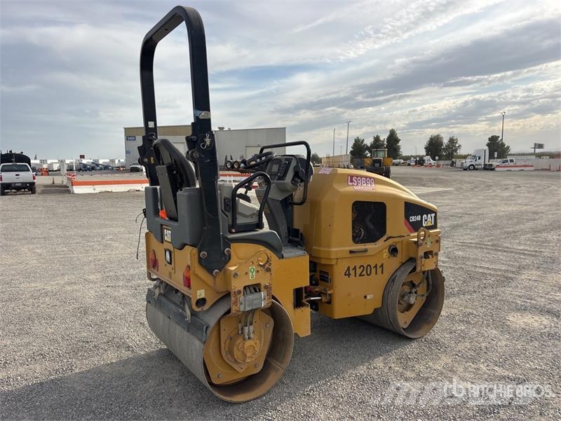 CAT CB24B Double Drum Roller مداحل ثنائية الاسطوانة
