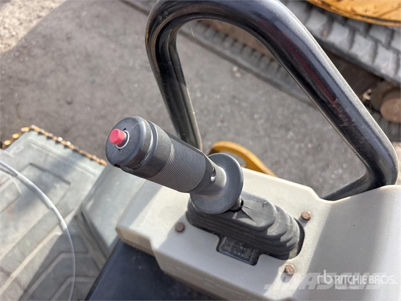 CAT CB24B Double Drum Roller مداحل ثنائية الاسطوانة
